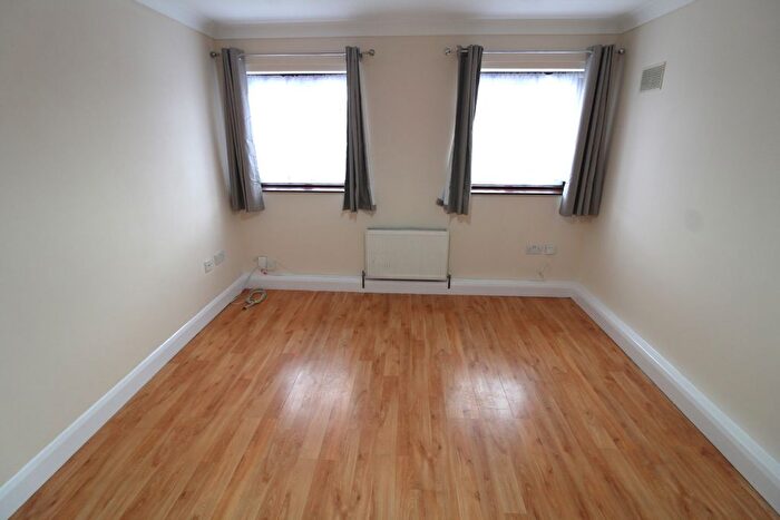 2 Bedroom Maisonette To Rent In Regent Avenue, Uxbridge, UB10