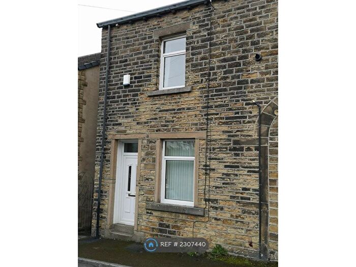 2 Bedroom End Of Terrace House To Rent In Crest Avenue, Huddersfield, HD5