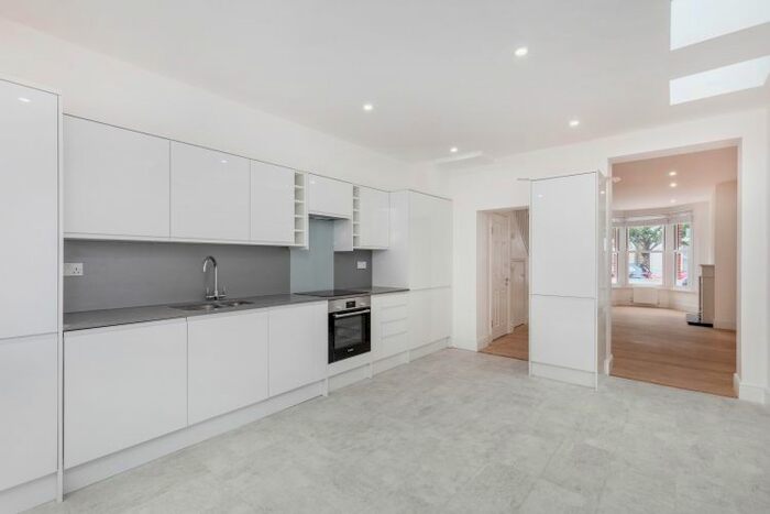 4 Bedroom Flat To Rent In Mendora Road, London, SW6