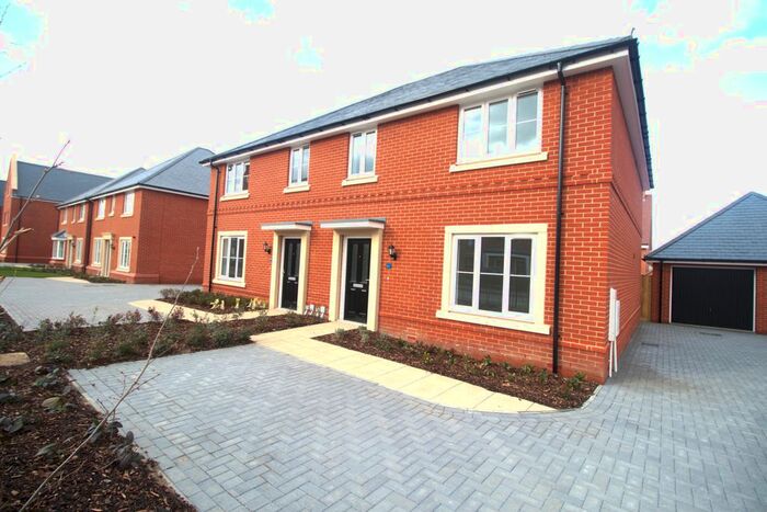 4 Bedroom Semi-Detached House To Rent In Hope Grants Road, Aldershot, GU11