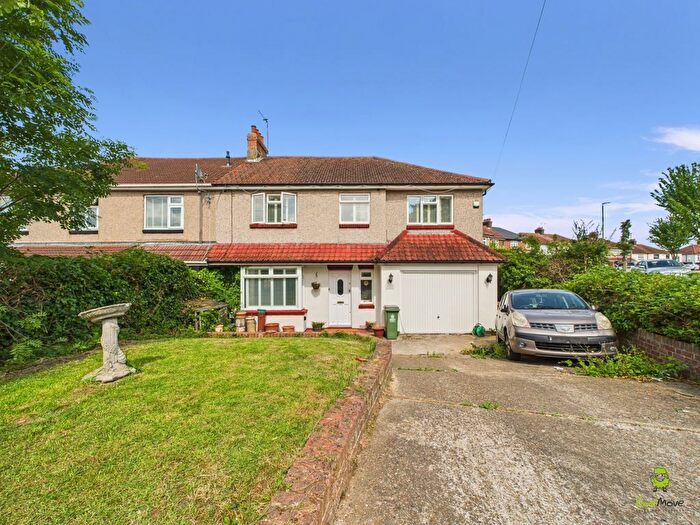 4 Bedroom Semi-detached House For Sale In Hillingdon Road, Bexleyheath, Kent, DA7