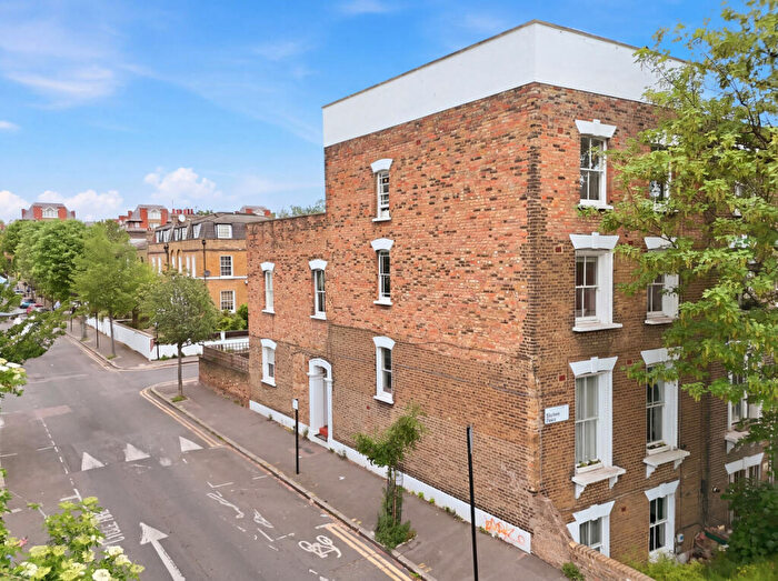 2 Bedroom Apartment For Sale In Graham Road, London, E8