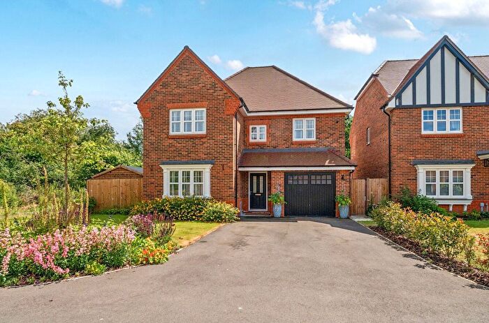 4 Bedroom Detached House To Rent In Kingston Close, Tongham, Surrey, GU10