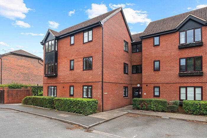2 Bedroom Flat For Sale In Tempsford, Welwyn Garden City, AL7