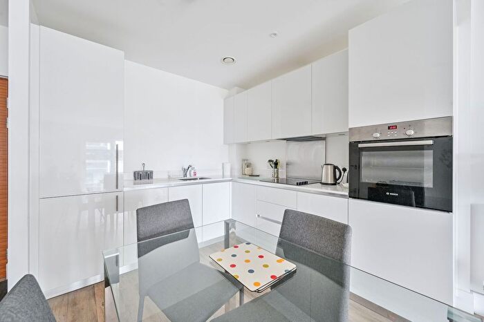 1 Bedroom Flat To Rent In Compton House, Woolwich, London, SE18