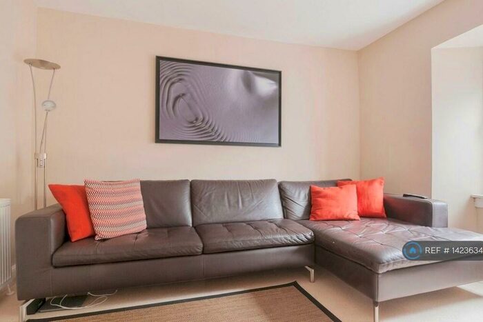 2 Bedroom Flat To Rent In High Street, Auchterarder, PH3