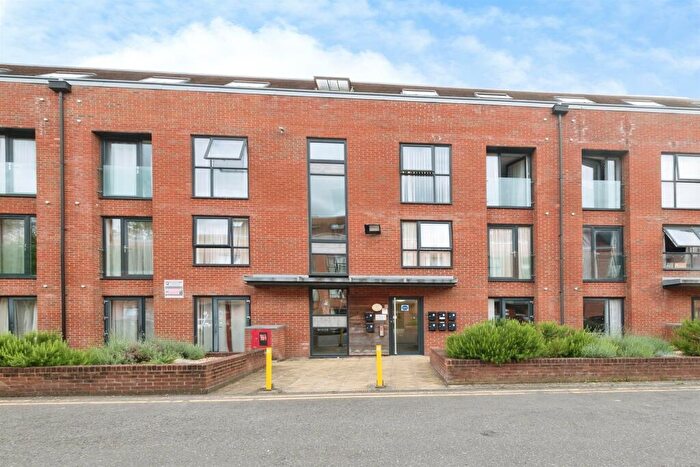 1 Bedroom Flat For Sale In Candleford Court, Buckingham, MK18