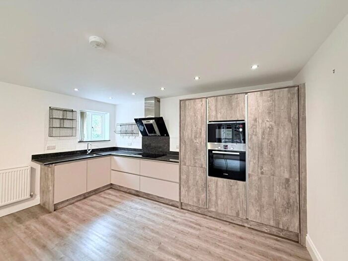 3 Bedroom Flat To Rent In Harrington Drive, Nottingham, NG7