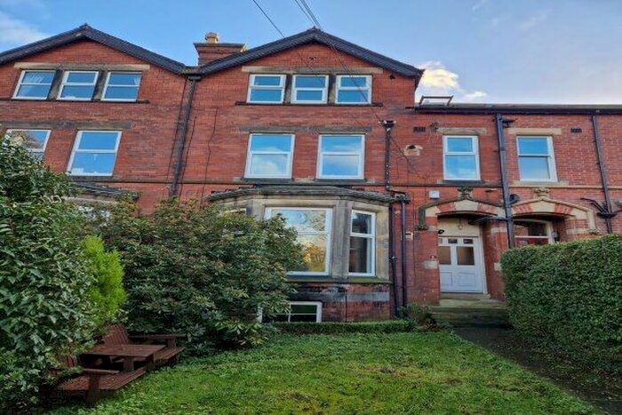 2 Bedroom Flat To Rent In Grove Lane, Leeds, LS6