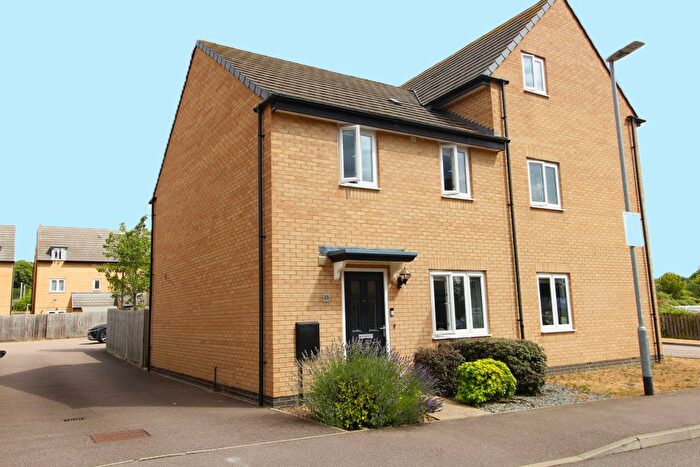 3 Bedroom Semi-Detached House For Sale In Centurion Walk, Sandy, SG19