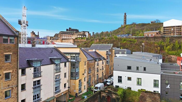 2 Bedroom Flat For Sale In Old Tolbooth Wynd, Edinburgh, EH8