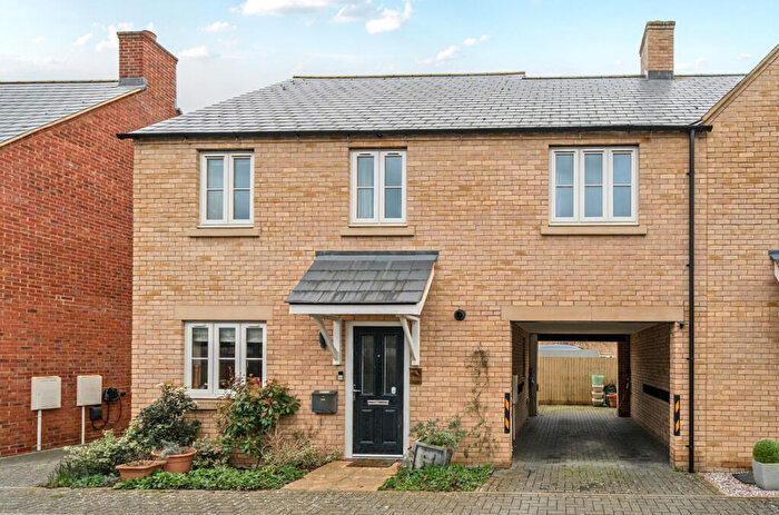 3 Bedroom Semi Detached House For Sale In Aintree Way, Bicester, Oxfordshire, OX26