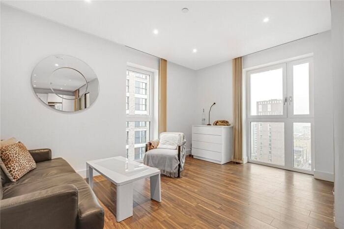 3 Bedroom Apartment For Sale In Wiverton Tower, Aldgate Place, New Drum Street, Aldgate, E1
