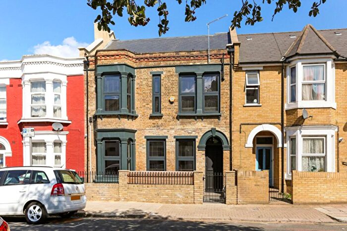 2 Bedroom Apartment For Sale In Villiers Road, Willesden Green, NW2