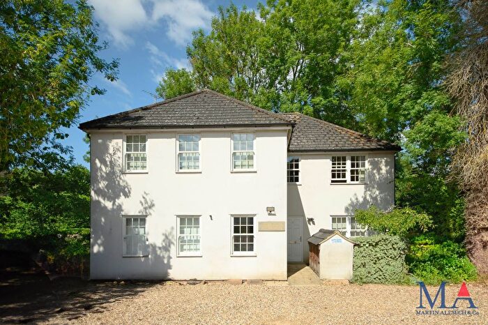 1 Bedroom Flat For Sale In Romeland, Elstree, WD6