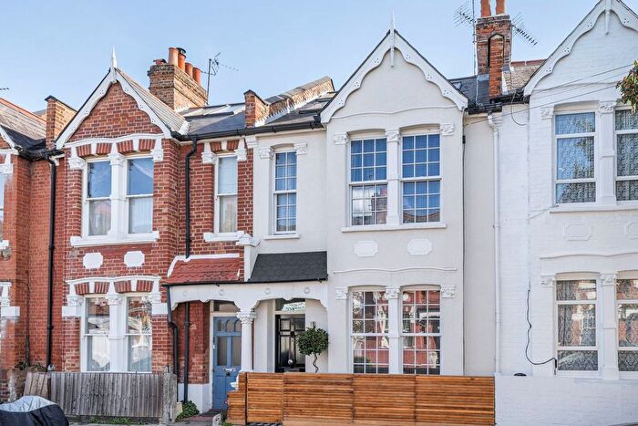 3 Bedroom End Terrace House For Sale In Thorpebank Road, Shepherd's Bush, London, W12