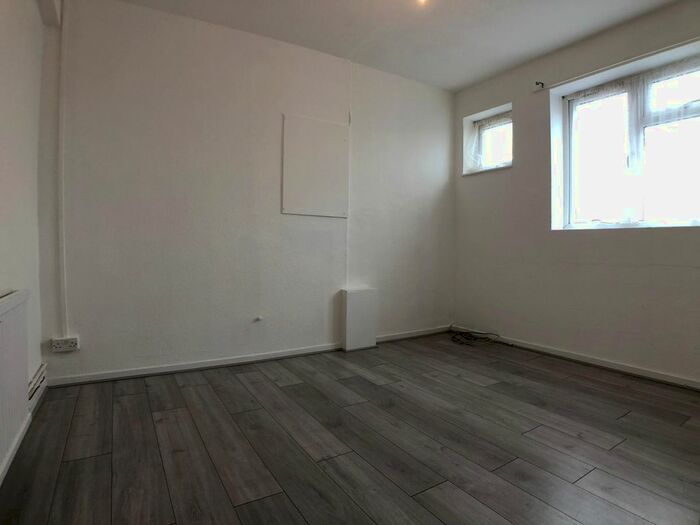 2 Bedroom Flat To Rent In Uxbridge Road, Hayes, UB4