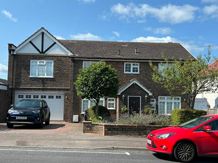 5 Bedroom Detached House To Rent In York Road, Cheam, Sutton, SM2