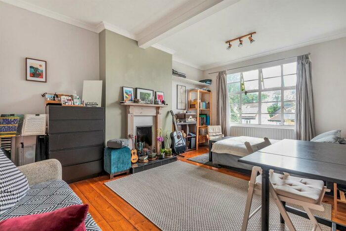 1 Bedroom Apartment To Rent In Pages Hill, Muswell Hill, N10