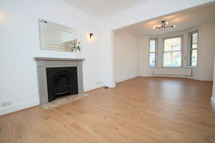 4 Bedroom Semi-Detached House To Rent In Brighton Road, South Croydon, CR2