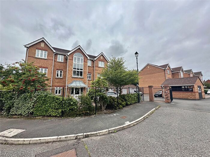 2 Bedroom Flat For Sale In Greenock Mews, Widnes, Cheshire, WA8