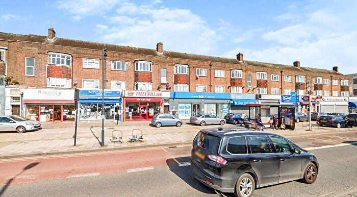 3 Bedroom Flat To Rent In Kenton Road, Harrow, HA3