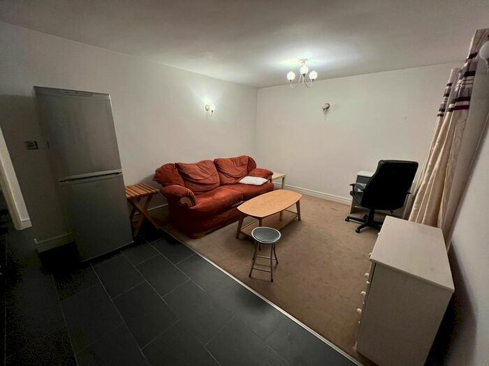 1 Bedroom Flat To Rent In Herschel Crescent, Littlemore, Oxford OX4