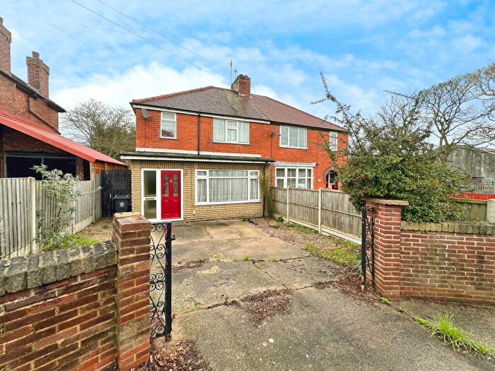 3 Bedroom Semi Detached House For Sale In High Street, Newhall, DE11