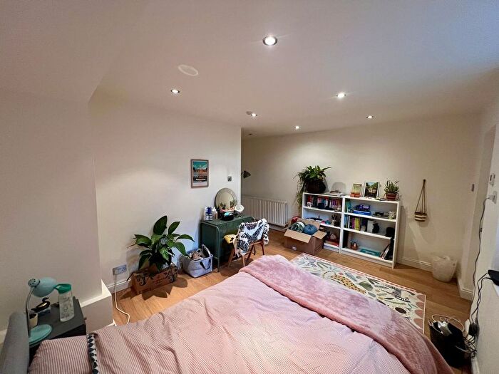 1 Bedroom Flat To Rent In Wells Walk, Ilkley, West Yorkshire, LS29