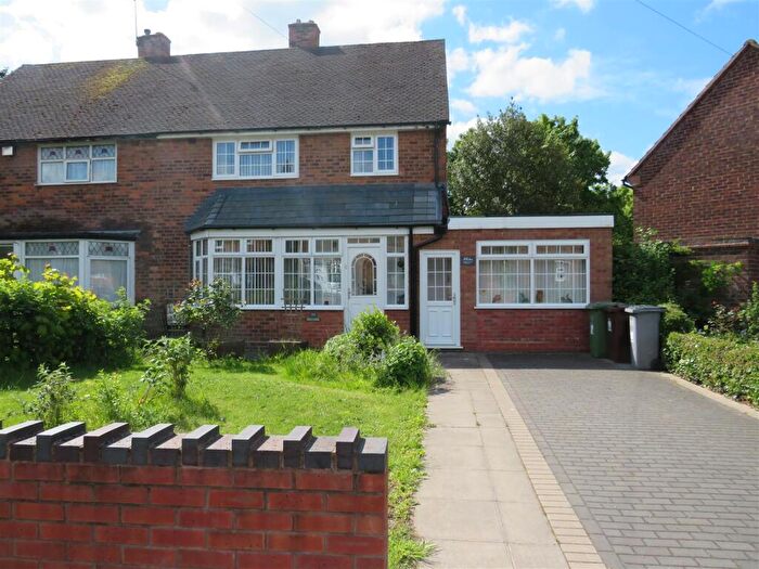 3 Bedroom Semi Detached House For Sale In Silver Birch Road, Kingshurst, Birmingham, B37