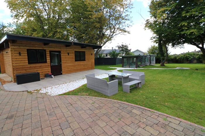 1 Bedroom Apartment To Rent In Bracken Drive, Chigwell, Essex, IG7