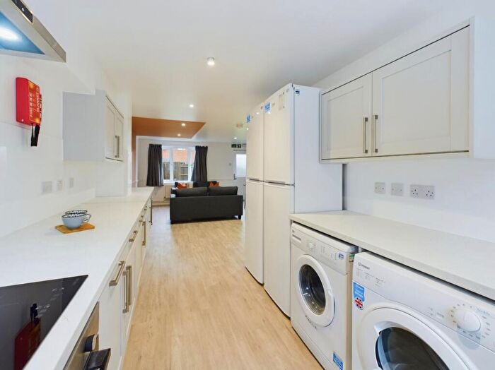 6 Bedroom House To Rent In Sage Road, Leicester, LE2