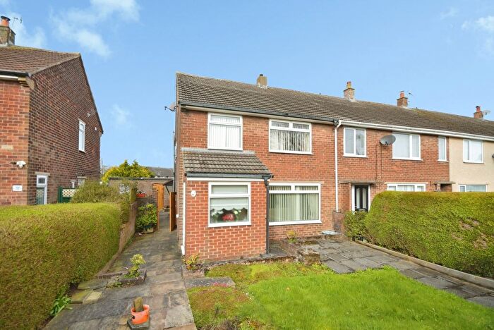 3 Bedroom End Of Terrace House For Sale In Cornwall Avenue, Buxton, Derbyshire, SK17