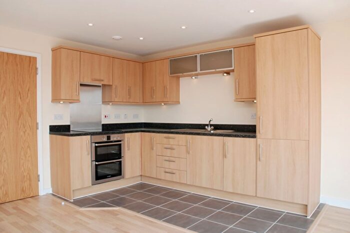 2 Bedroom Flat To Rent In Lanadron Close, Isleworth, TW7