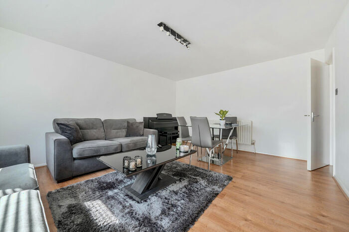 1 Bedroom Flat For Sale In Myddelton Park, Whetstone, N20