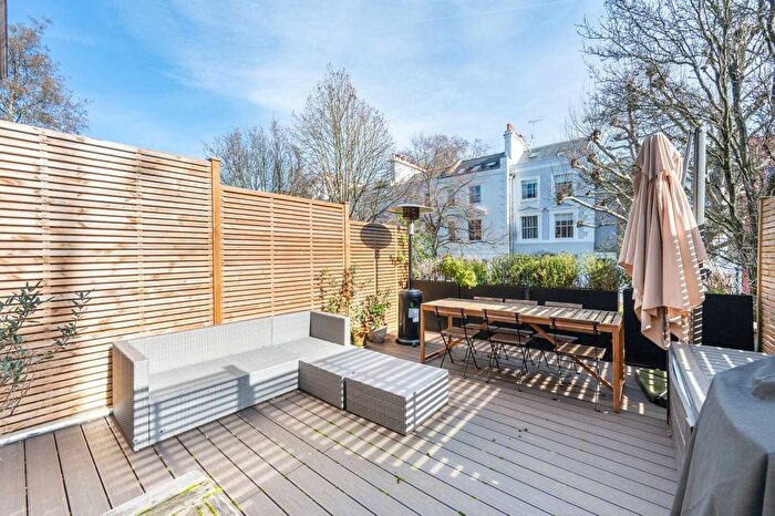 2 Bedroom Flat For Sale In Clarendon Road, Notting Hill, London, W11