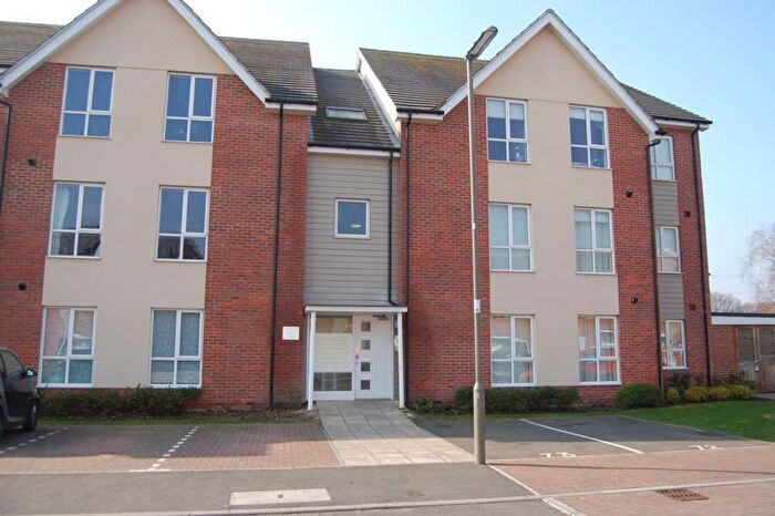 2 Bedroom Flat To Rent In Harrow Close, Addlestone, KT15