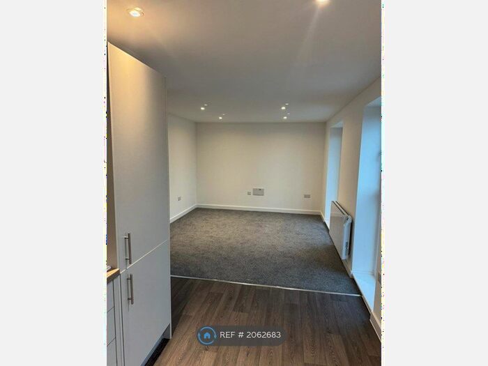2 Bedroom Flat To Rent In Skybridge Close, Coventry, CV6