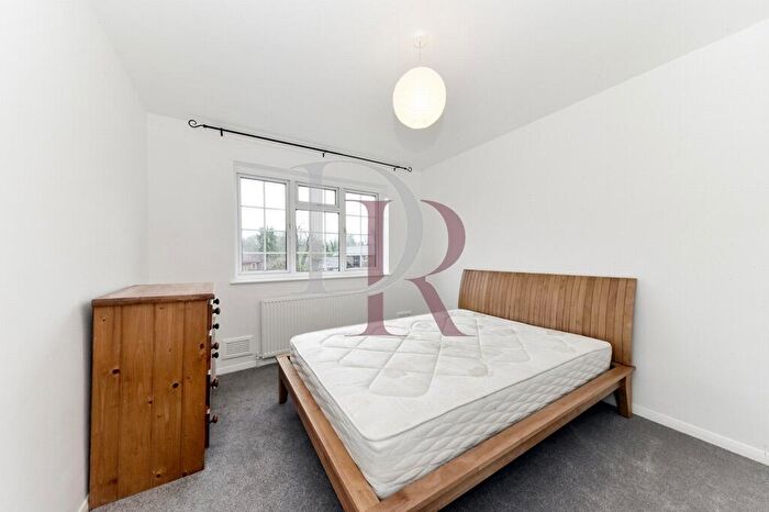 1 Bedroom Flat To Rent In Whitten Lodge, Torrington Park, Finchley, N12