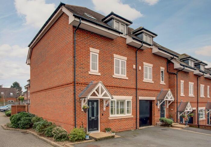 4 Bedroom Terraced House To Rent In Findlay Mews, Marlow, SL7