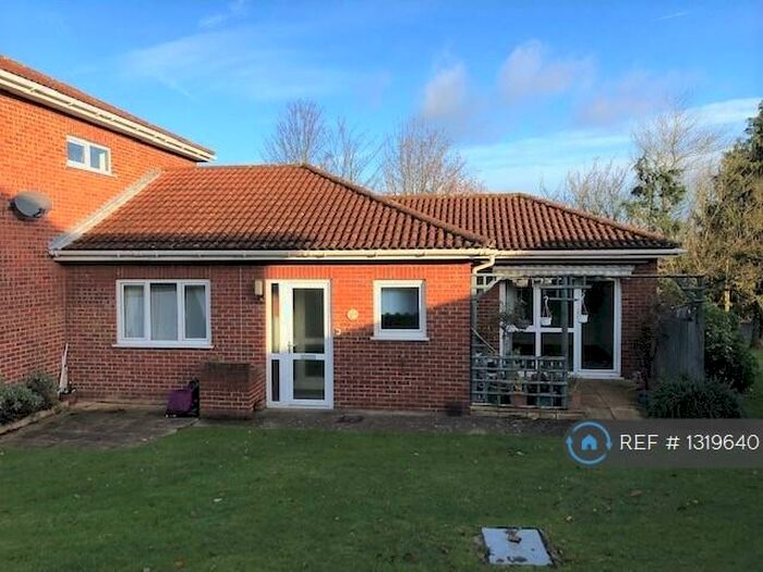 2 Bedroom Bungalow To Rent In Cavendish Square, Longfield, DA3