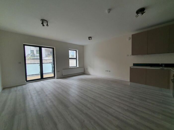 Studio To Rent In Hare Street, London, SE18