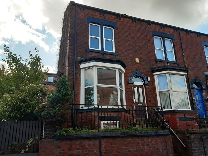 3 Bedroom End Terrace House For Sale In Tong Road, Wortley, Leeds, LS12