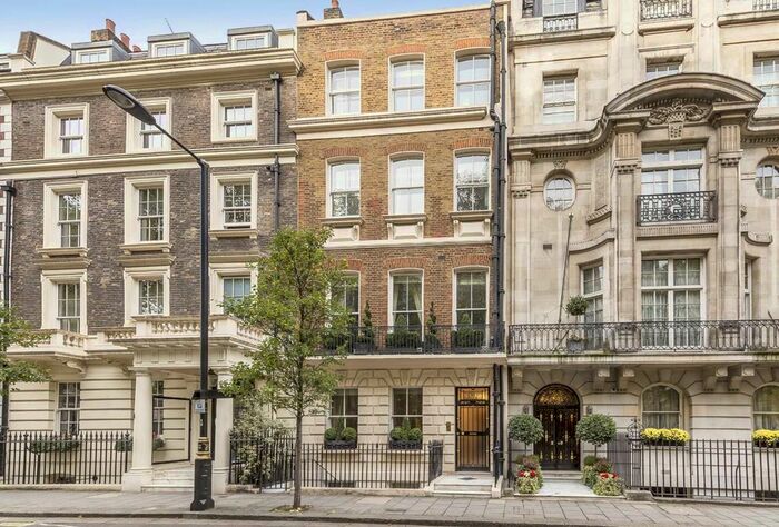 3 Bedroom Flat To Rent In Upper Brook Street, London, W1K