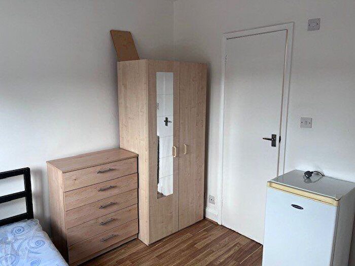 Studio To Rent In New Parade, Yiewsley, UB7