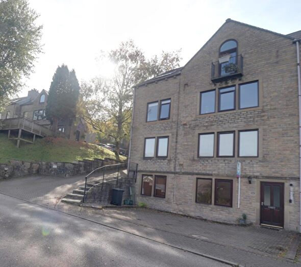 1 Bedroom Apartment For Sale In Winterbutlee Grove, Todmorden, OL14