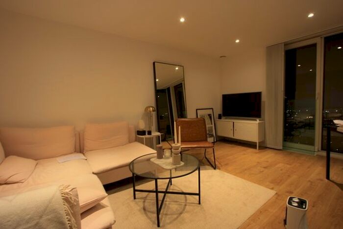 2 Bedroom Flat To Rent In Saffron Central Square, Croydon, CR0