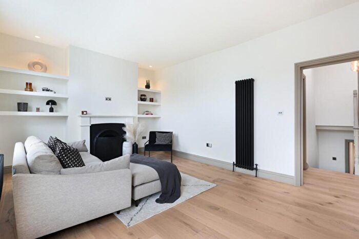 2 Bedroom Apartment For Sale In Fenwick Road, London, SE15