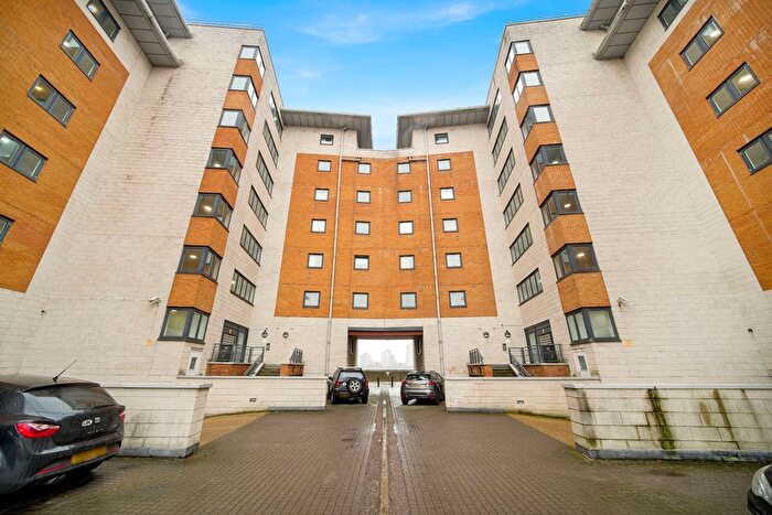 2 Bedroom Flat For Sale In Inverness Mews, Fishguard Way, Royal Docks, E16