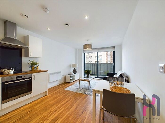 2 Bedroom Flat To Rent In Manchester Waters, Pomona Strand, Old Trafford, Manchester, M16